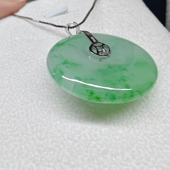 Brand New Green Jade donut pendant with S925 necklace - Picture 8 of 9